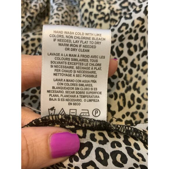 Velvet by Graham & Spencer Leopard Printed Blouse size Large - Picture 5 of 9